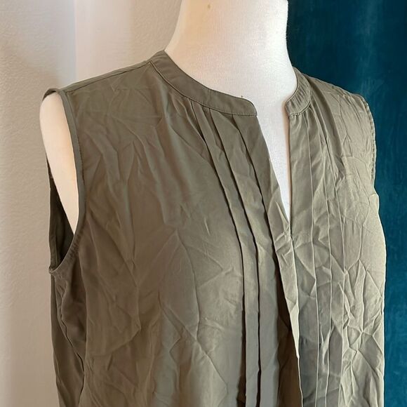 Calvin Klein Pleated Split-Neck Shell sleevless blouse | green | size L - Picture 3 of 9